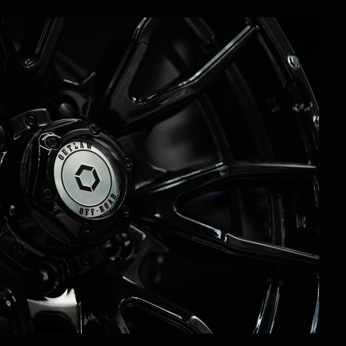 Outlaw Off-Road Rugged 1 gloss black alloy wheel, close-up of the spoke and rim edge finish