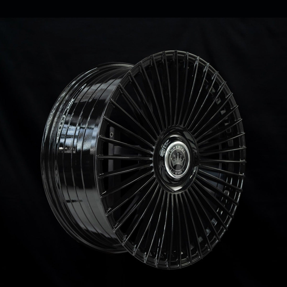 Imperial Luxury Series 1 gloss black alloy wheel, second diameter, three-quarter angle