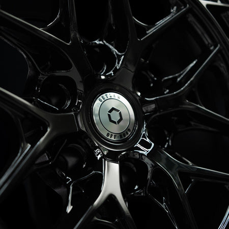 Outlaw Off-Road Series 2 gloss black alloy wheel, close-up of the spoke and rim edge finish